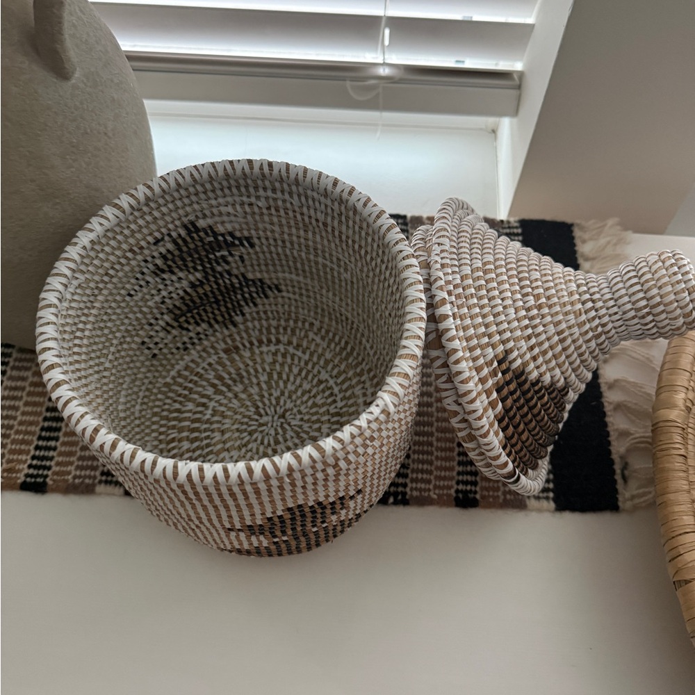 Woven Basket with Lid - Picture 2 of 2